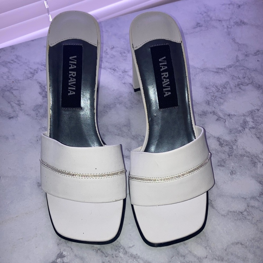 NIB Women's White Heeled Sandals